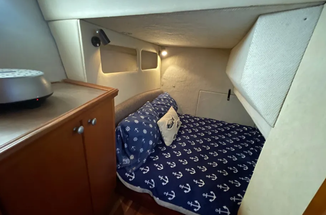 Center berth bunk